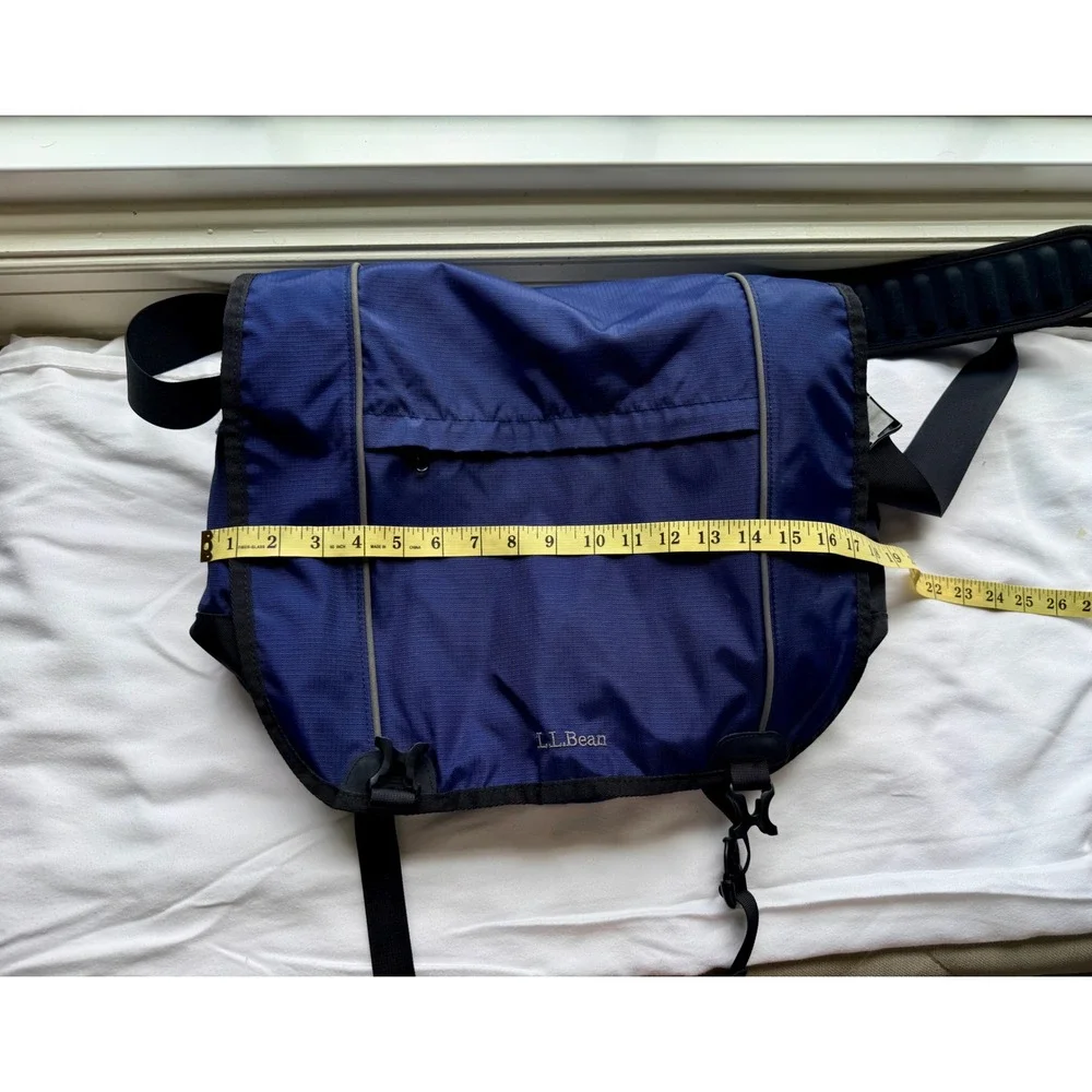 LL Bean Messenger Bag Navy Blue Ripstop Nylon Padded Strap Crossbody Laptop Bag